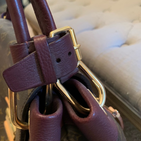 SOLD. Authentic Louis Vuitton Olympe - Picture 7 of 17